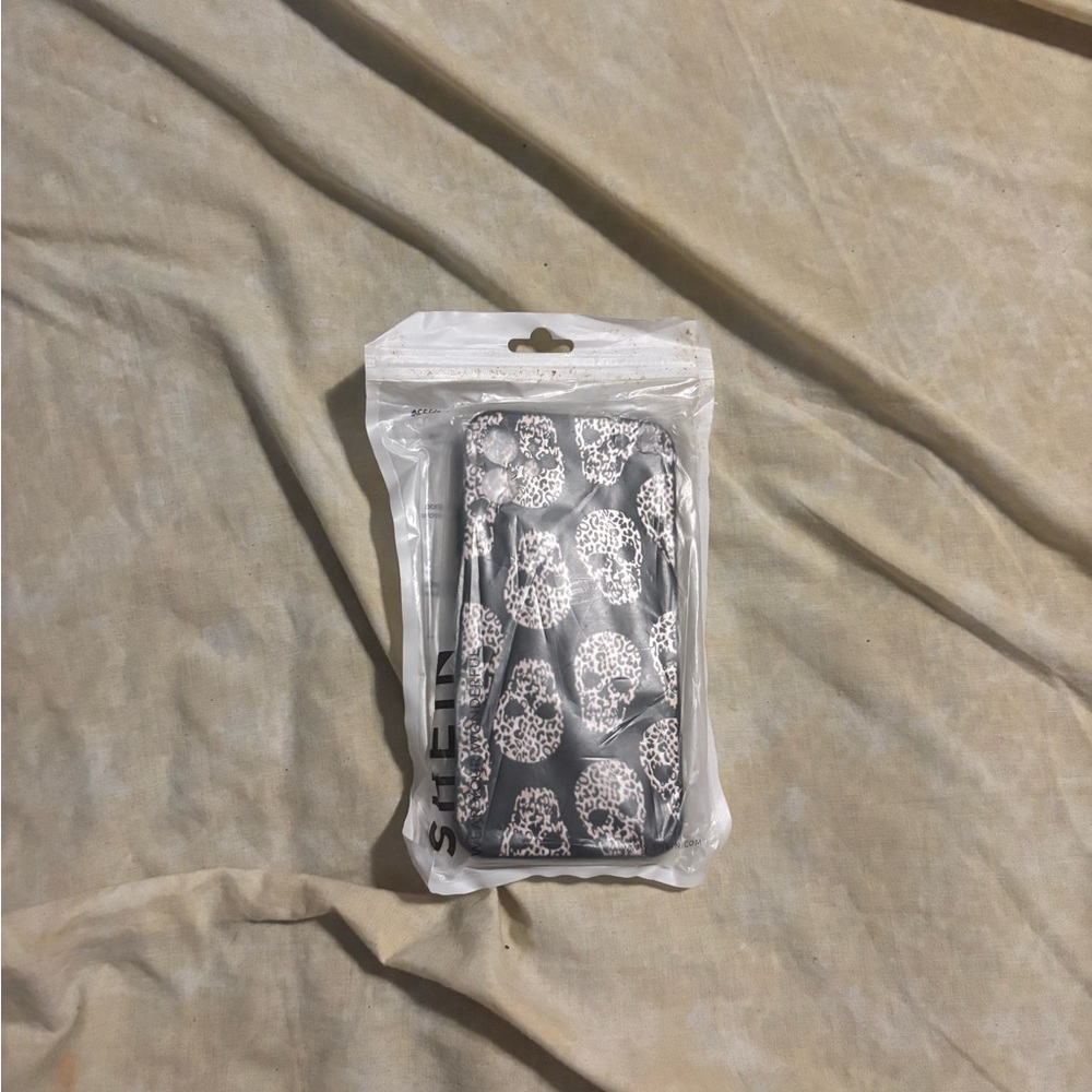 SHEIN Black and White Leopard Pattern Phone Case free with paid item